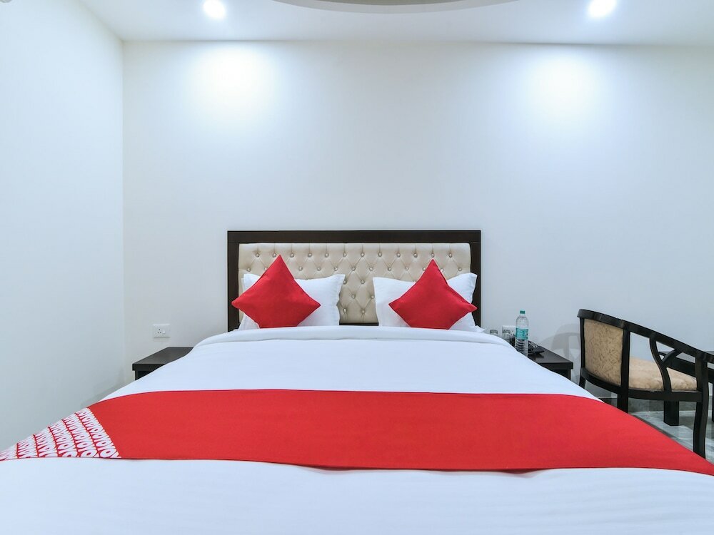 Фото Oyo 25086 Hotel Prince Plaza