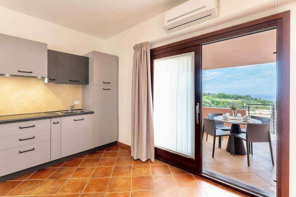 Фото Residence with pool in Isola Rossa