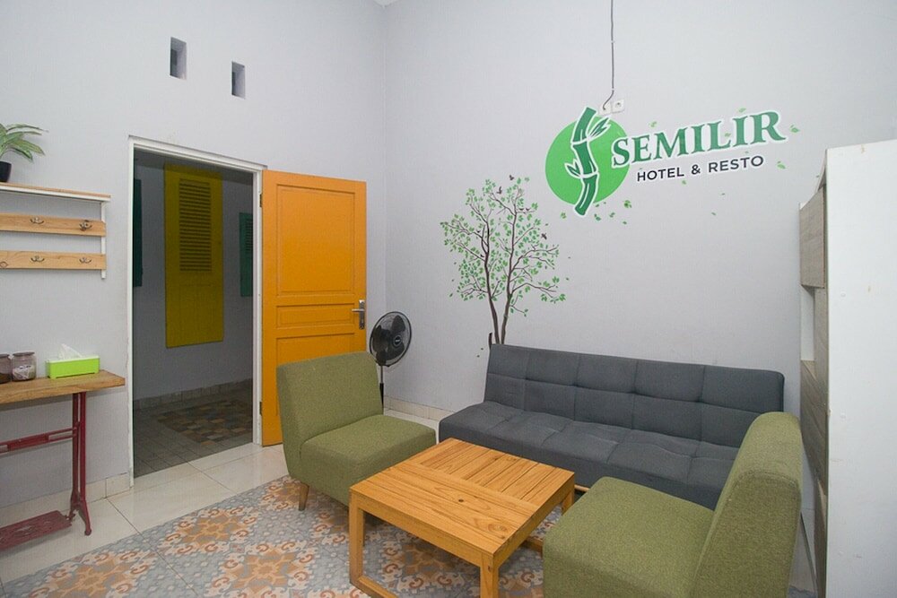 Фото RedDoorz Plus Syariah near Alun Alun Sampang
