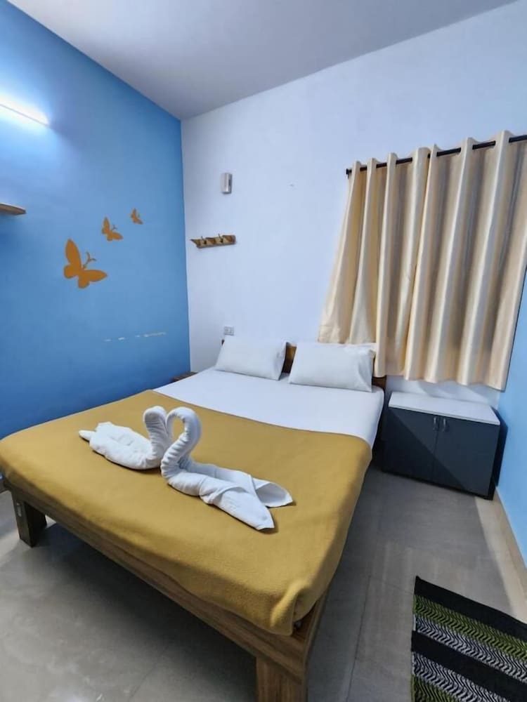 Фото Urban Sqaur Stay