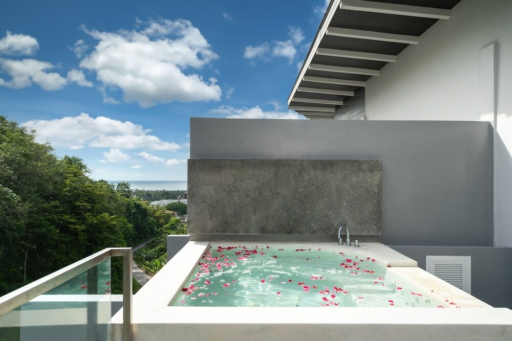 Фото Patong Bay Hill Resort