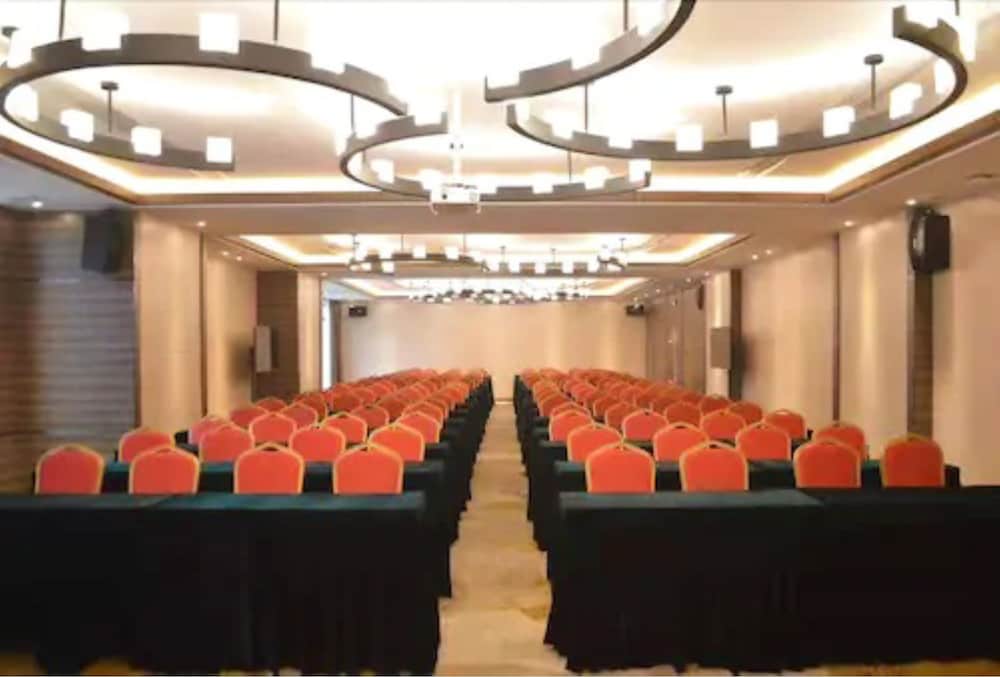 Фото Auden International Hotel