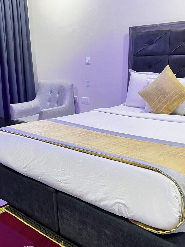 Фото De Rigg Place Victoria Island