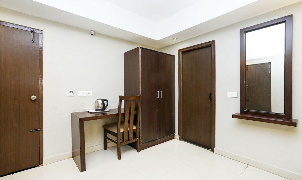 Фото Itsy by Treebo - Greenwood Inn And Suites