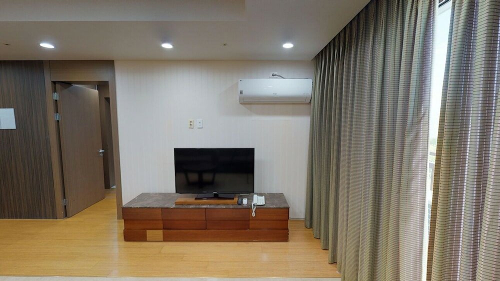 Фото High1 Condominium