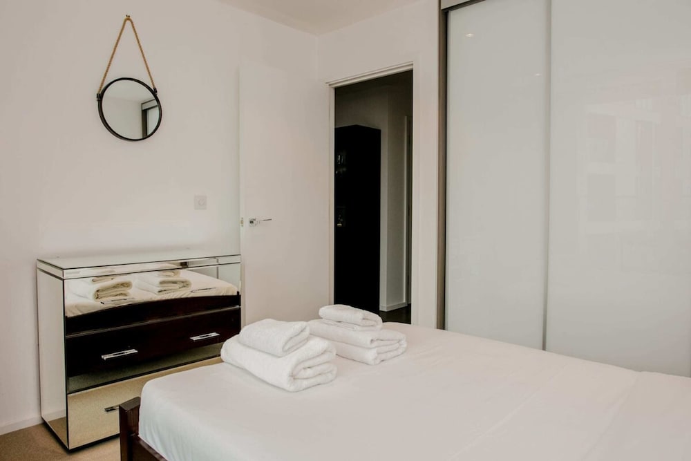 Фото Modern 1 Bedroom Flat in Wandsworth