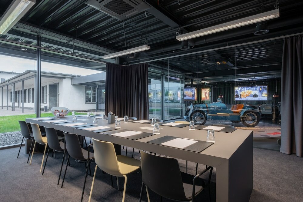 Фото V8 Hotel Köln