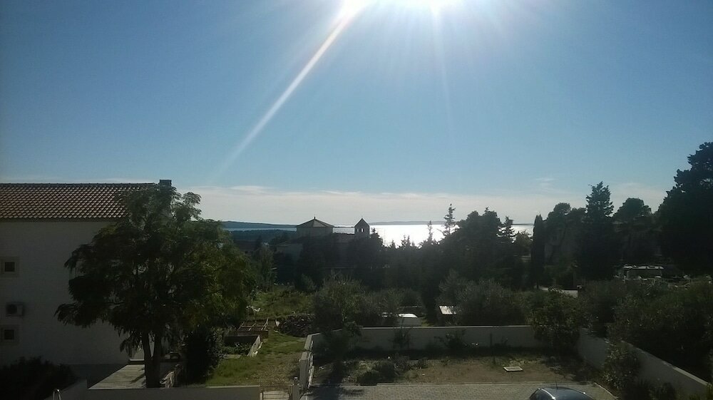 Фото Markle - Swimming Pool and Sunbeds - A6