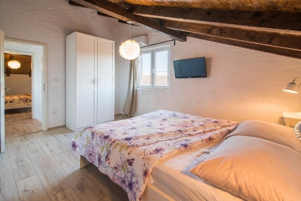 Фото Frank - With Pool - H