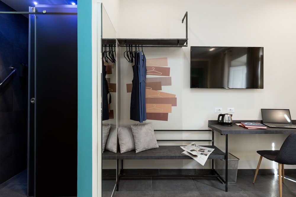 Фото Circle In The Square