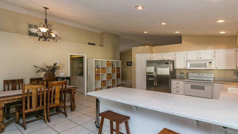 Фото North Phoenix 6 Bedroom With Guest House & Pool!