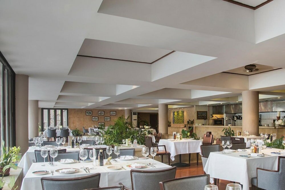 Фото Sedona Hotel Inya Wing