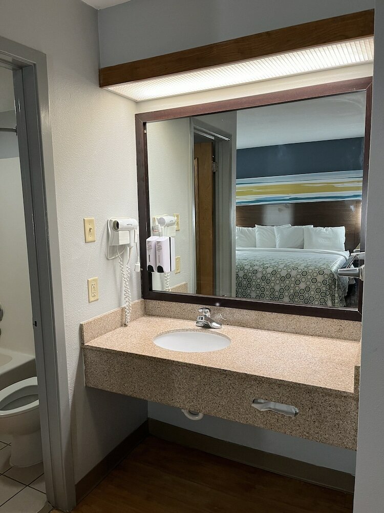 Фото HomeTowne Studios by Red Roof Amarillo West