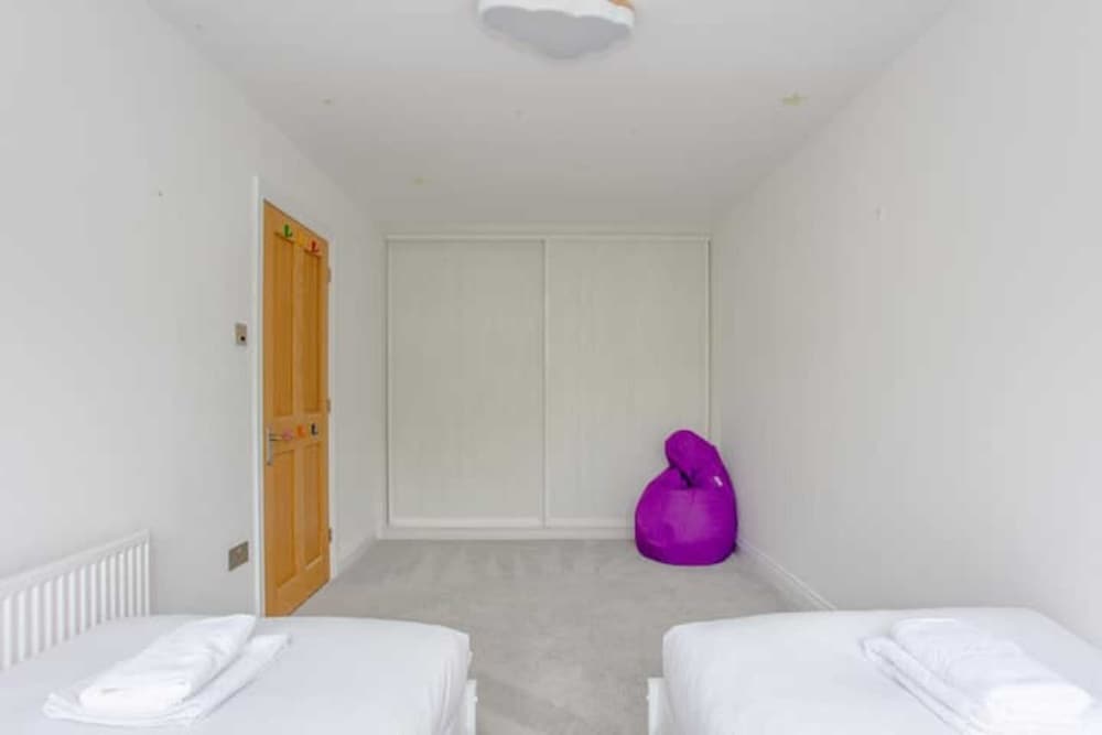 Фото Spacious 3 Bedroom Apartment With Large Balcony