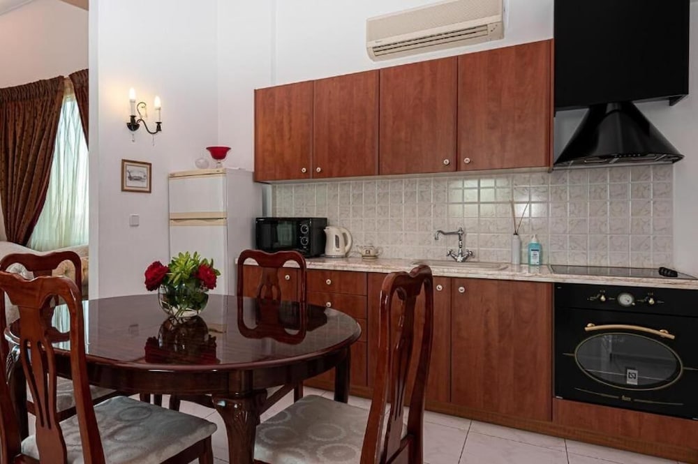 Фото Rafkos Hill Mansion