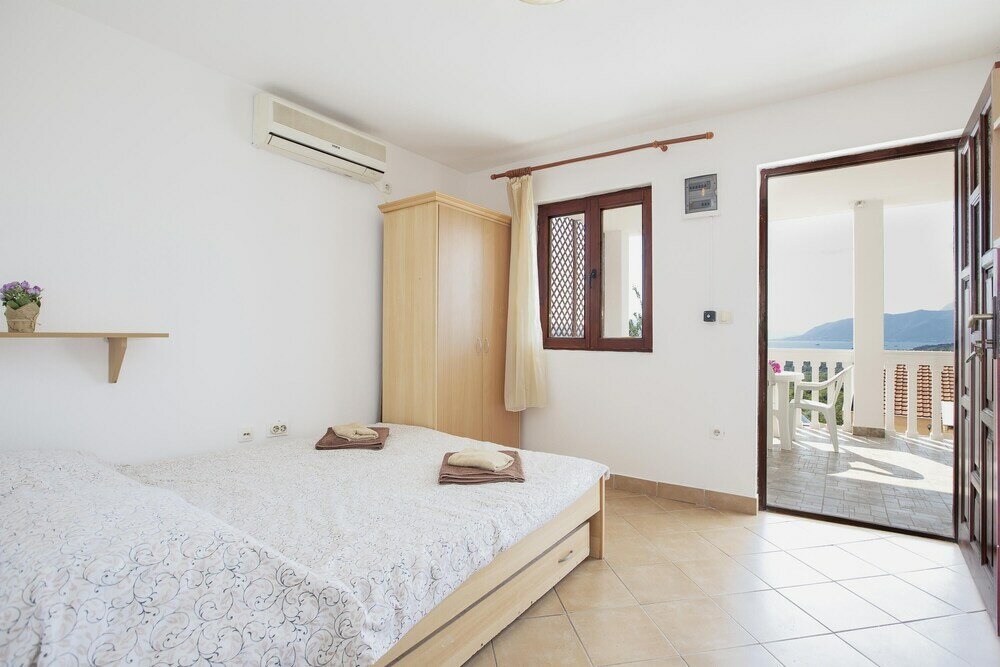 Фото Crystal Sky Apartments