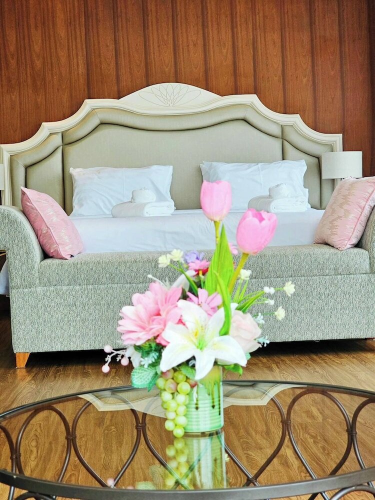 Фото Grand Lord Hotel& Residence