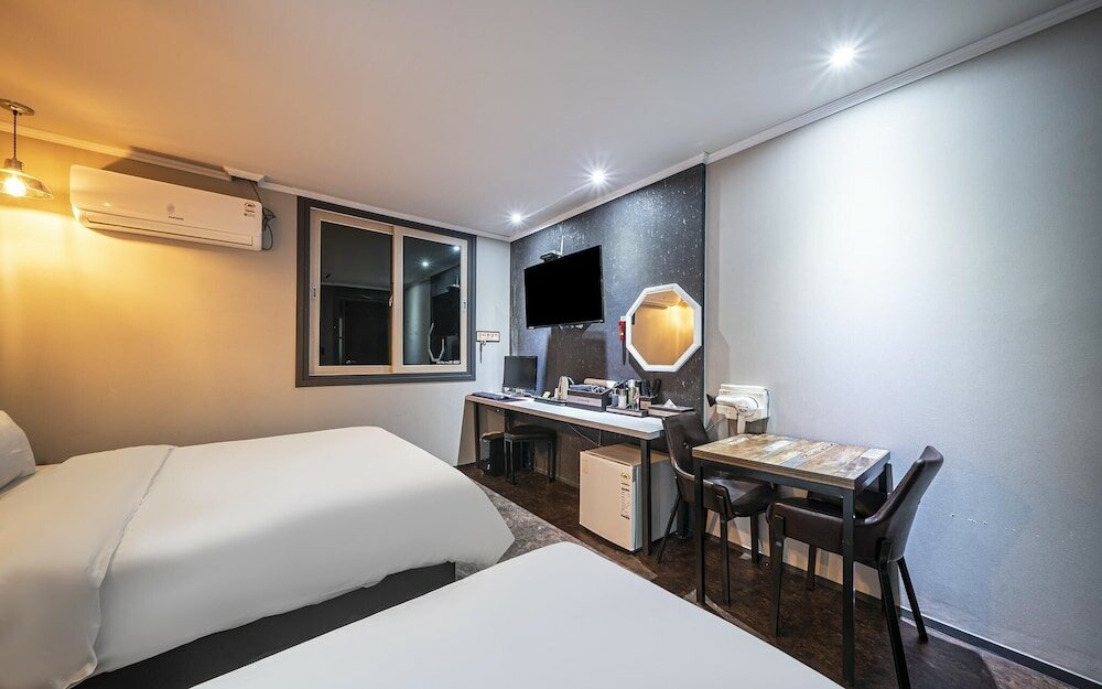 Фото Yeosu Hotel The B