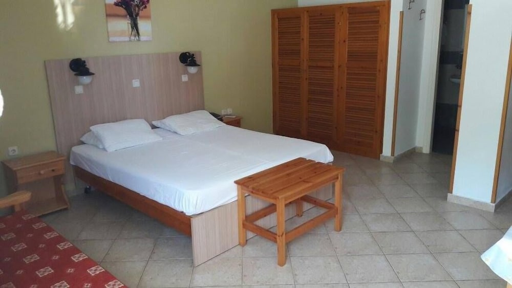 Фото Zafiria Apartments