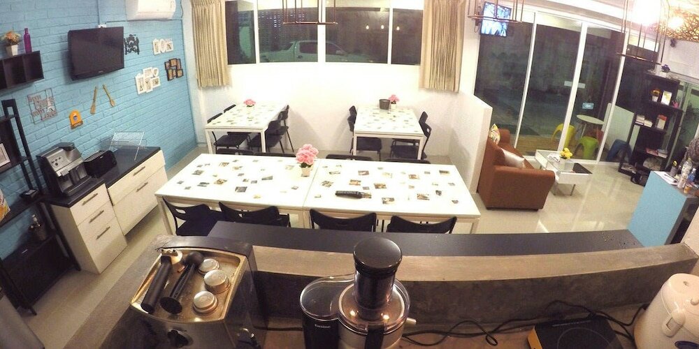 Фото At We Patong Guest House