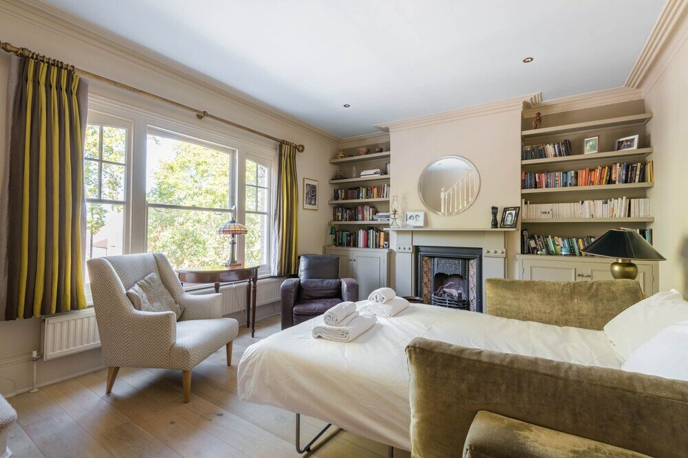 Фото Charming Home in Leafy Parsons Green