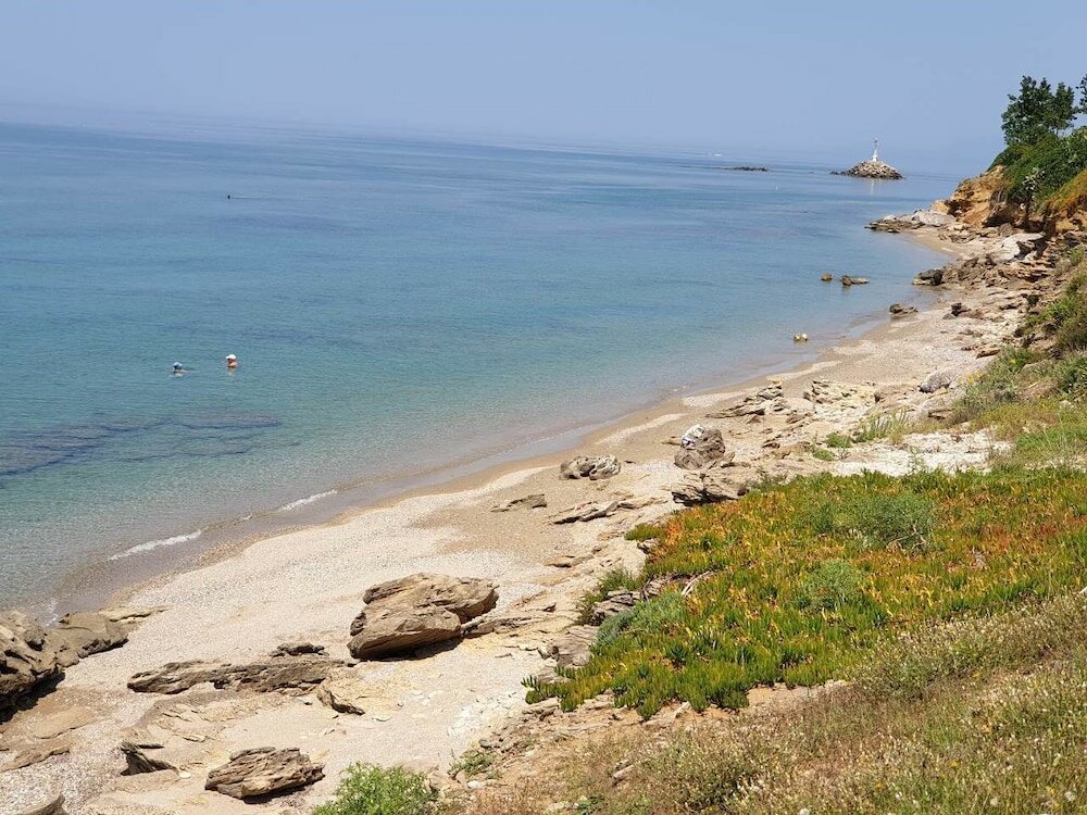 Фото Oikia Eleanthi - Beachfront Garden Home