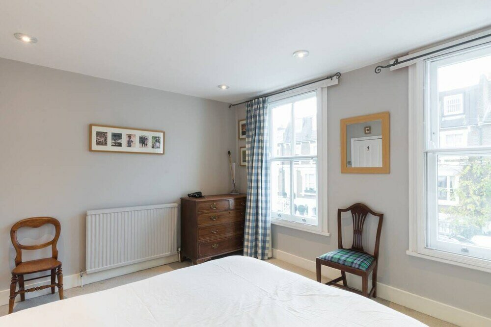 Фото Fulham 4-bed House & Garden Near Tube