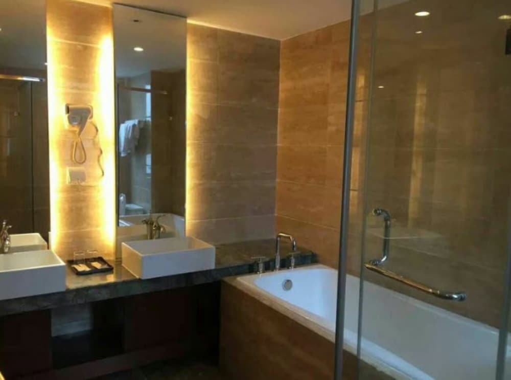 Фото Moon River Lake View Villa