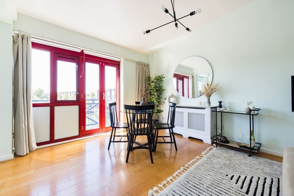 Фото The Shadwell Secret - Contemporary 4bdr House