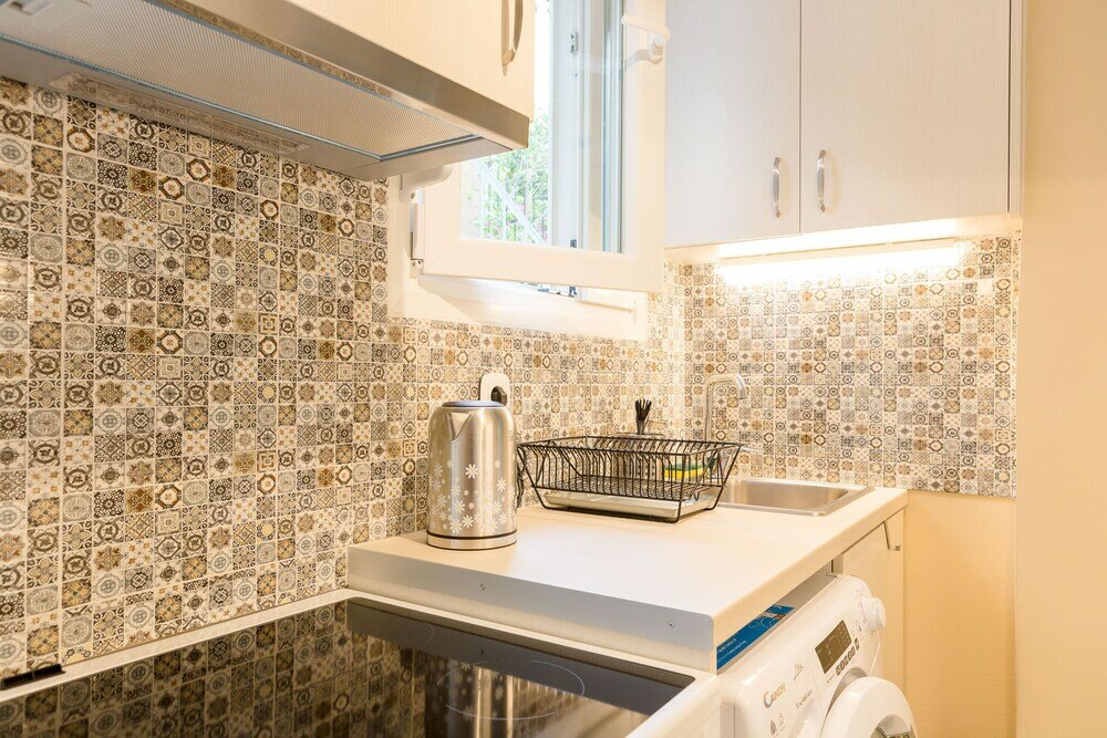 Фото Grandma's Chic & Bright Athenian Home with a Patio