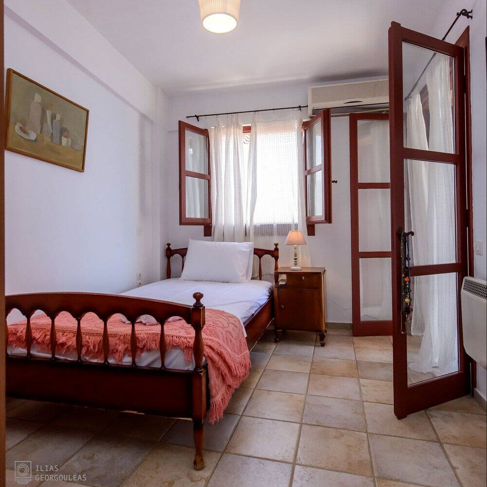 Фото Waveside Sanctuary - Luxurious Seastone Villa