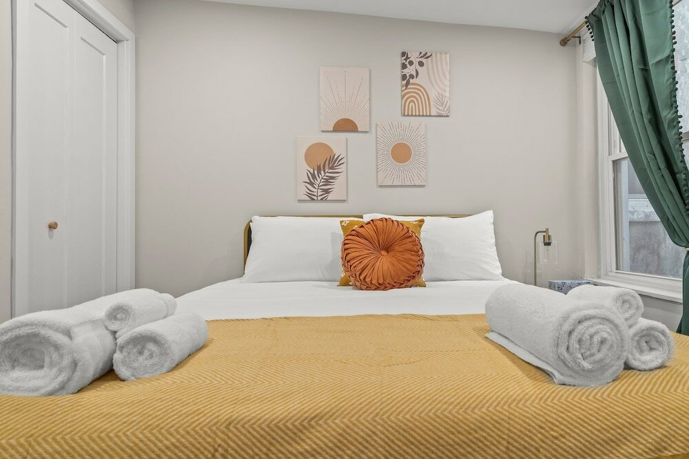 Фото Stylish 3-Bedroom Home in Philly