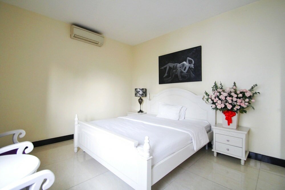 Фото Queen Central Hotel 2