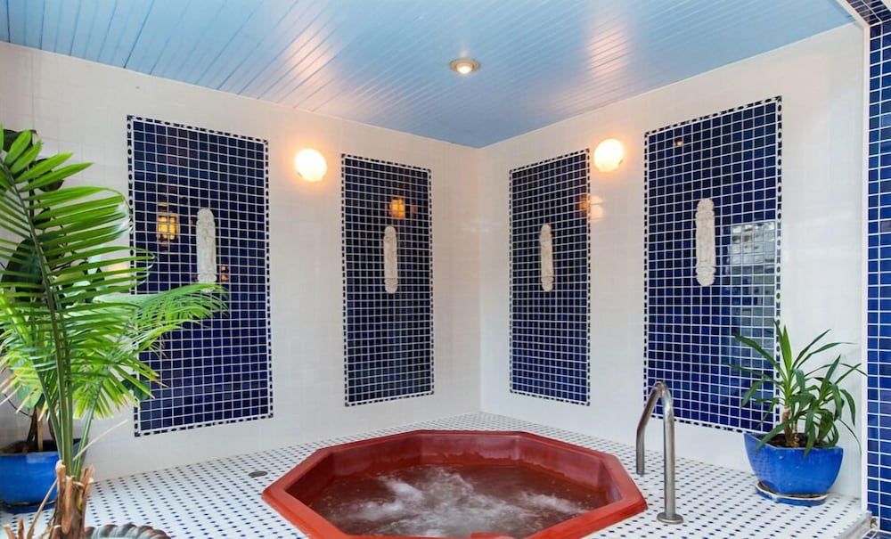 Фото Copperhood Retreat & SPA