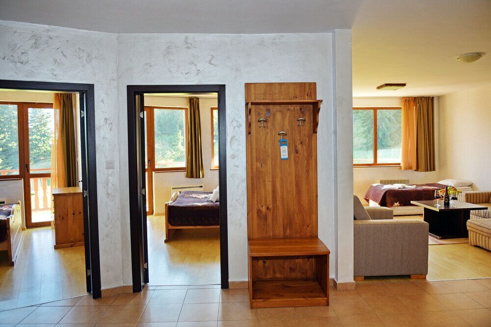 Фото Forest Nook Aparthotel