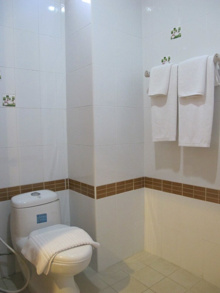 Фото Oyo Baan Tong Tong Pattaya Resort