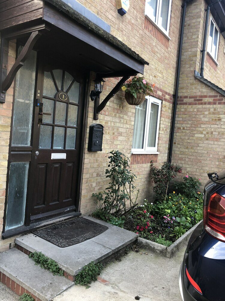 Фото Centrally Located 4 Bedroom House