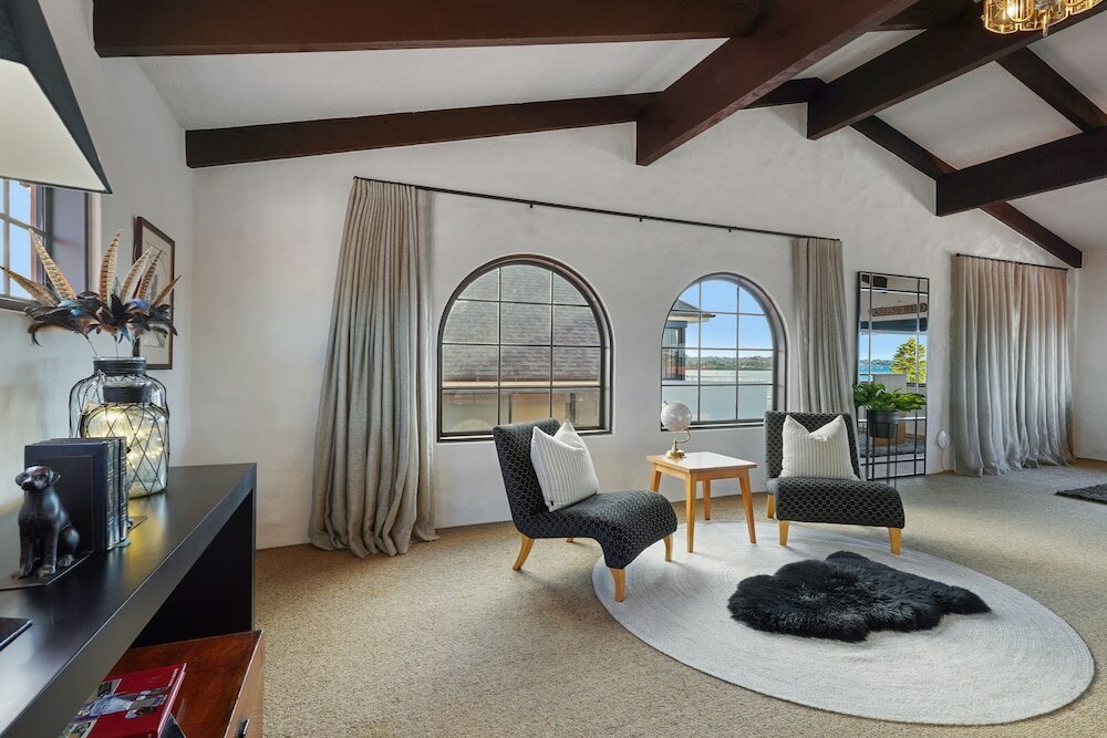 Фото Magnificent Beachfront Mansion - Pool