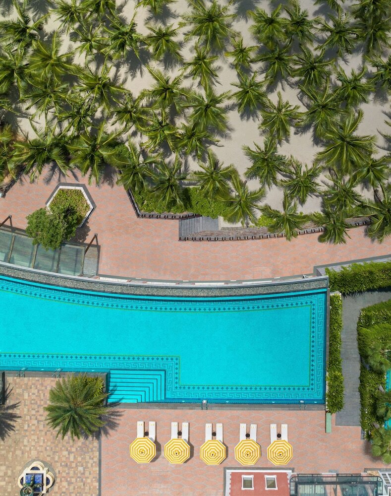 Фото La Festa Phu Quoc Curio Collection by Hilton