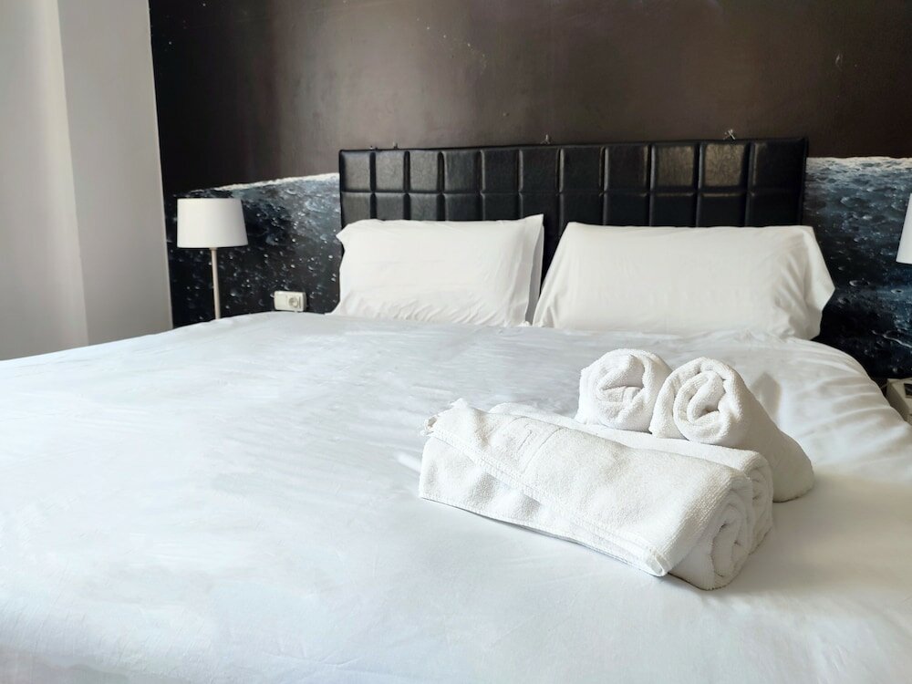 Фото Flats Friends Plaza de la Reina