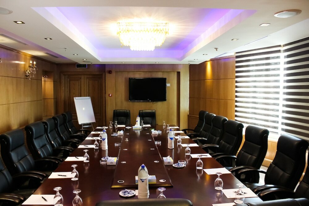 Фото Days Inn by Wyndham Hotel Suites Amman