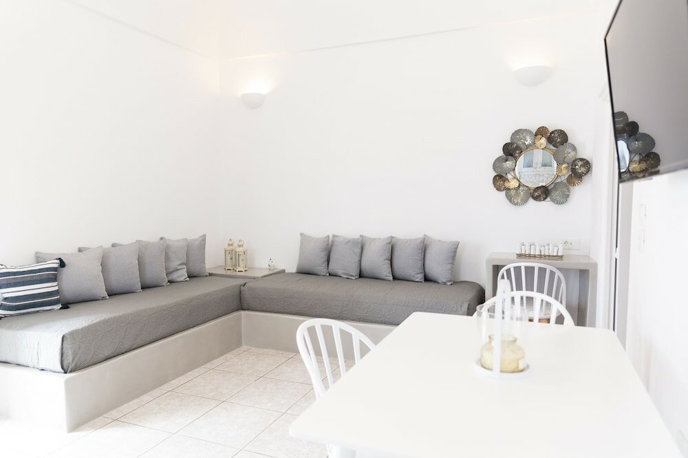 Фото Captain's House Suites