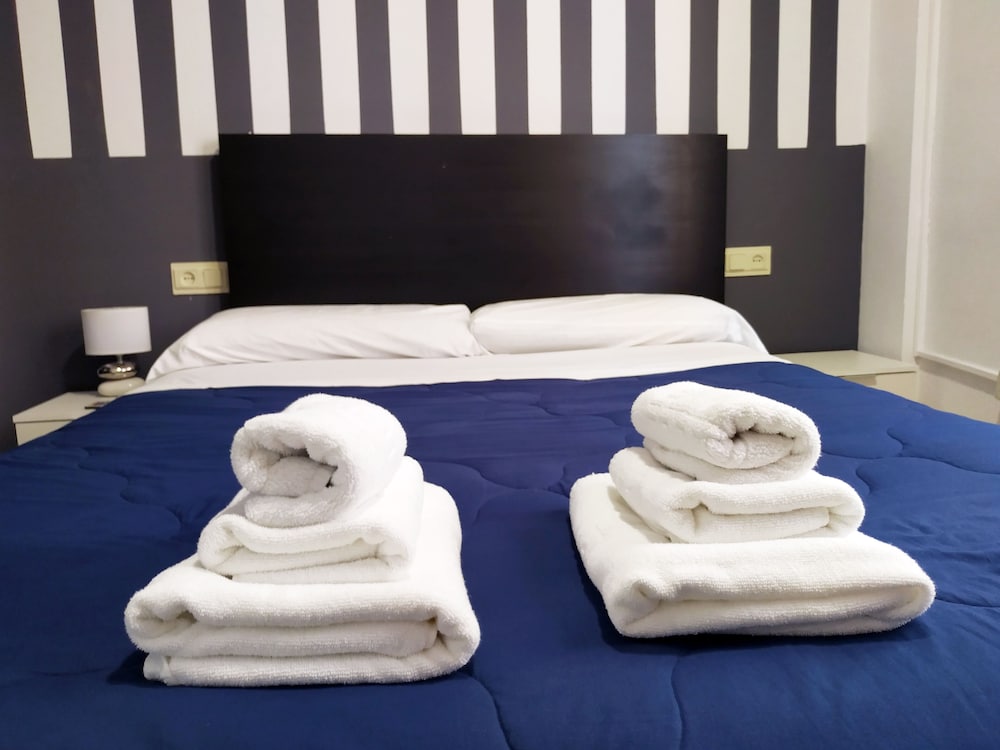 Фото Flats Friends Plaza de la Reina