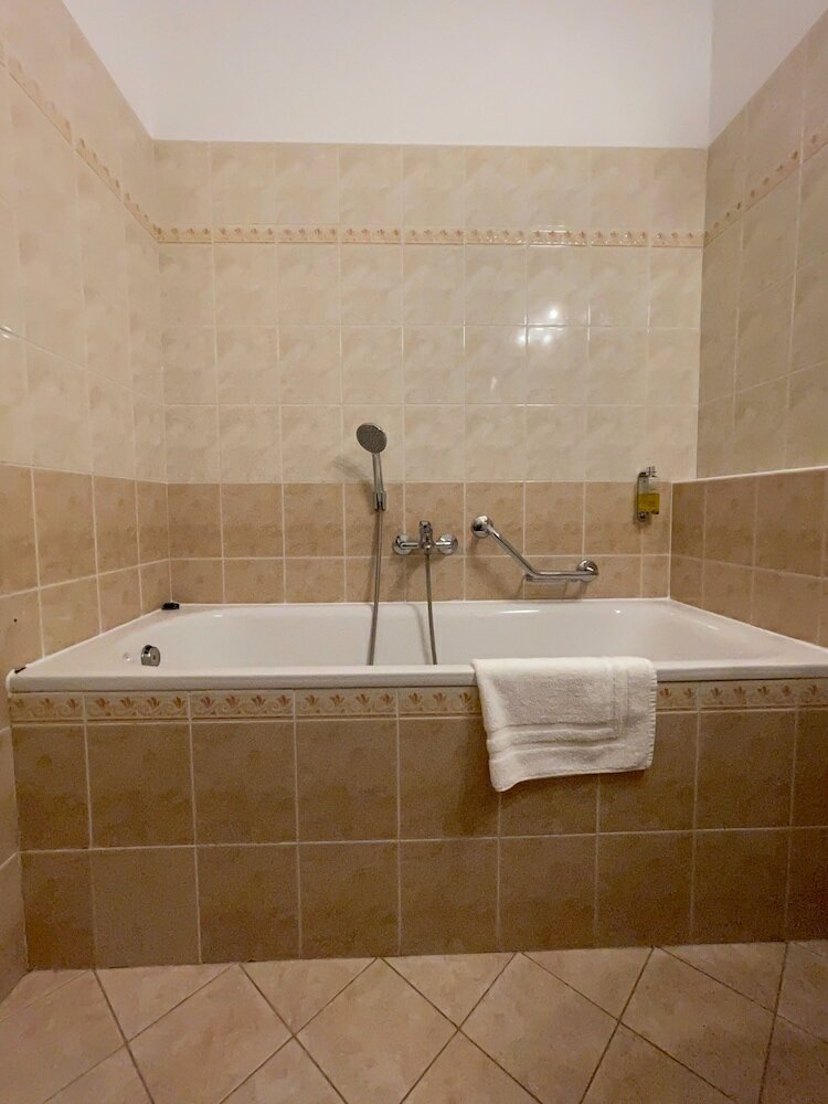 Фото Little Quarter Hostel and Hotel