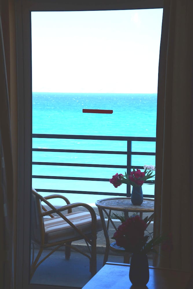 Фото Themis Beach Hotel