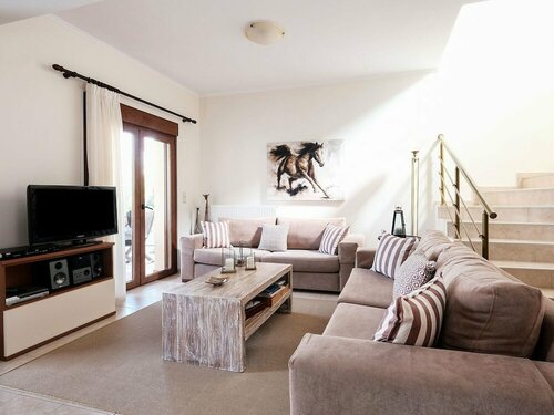 Гостиница Family Friendly Villa Bluefairy With Private Pool, Near Restaurants & Beach