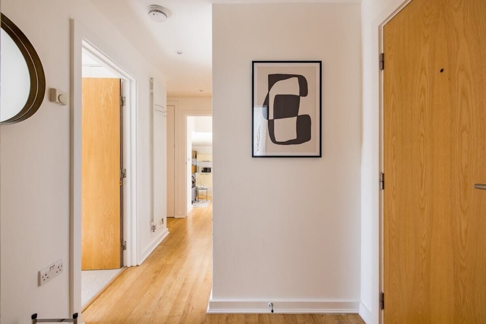 Фото The London Loft - Glamorous 2bdr Flat With Parking