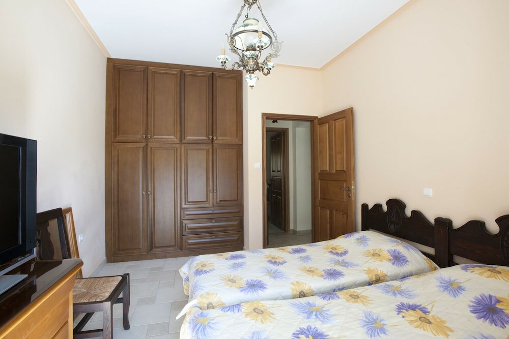 Фото Spacious villa at Ilia Edipsou