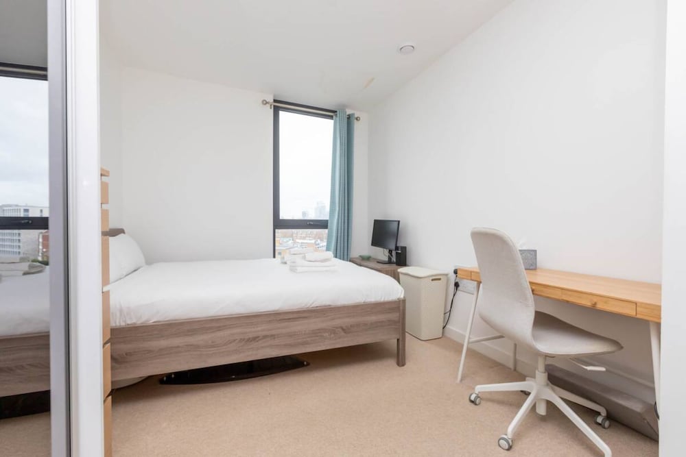Фото Spacious 2 Bedroom Flat With City Views in Bermondsey
