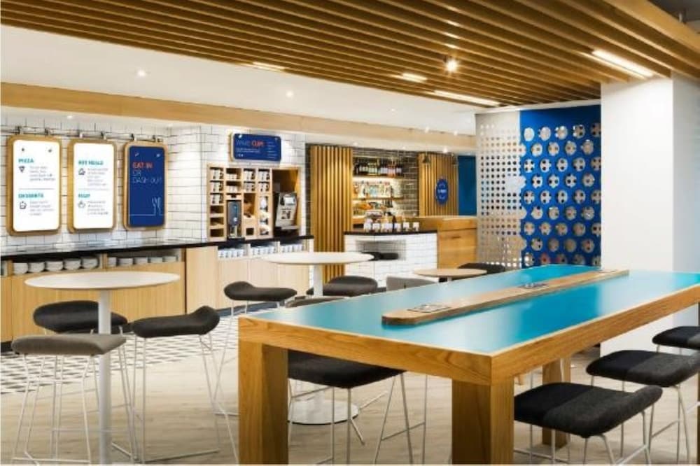 Фото Holiday Inn Express Nice - Grand Arenas, an Ihg Hotel